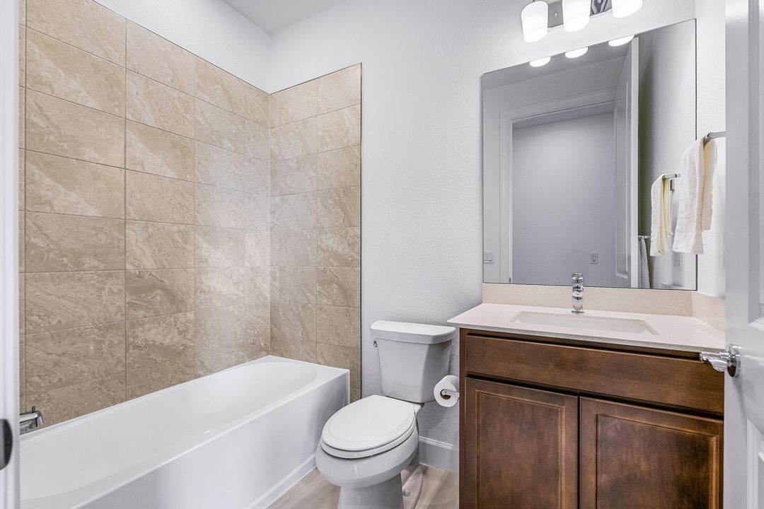 Под контрактом: $825,000 (3 спален, 3 ванн, 2483 Квадратных фут)