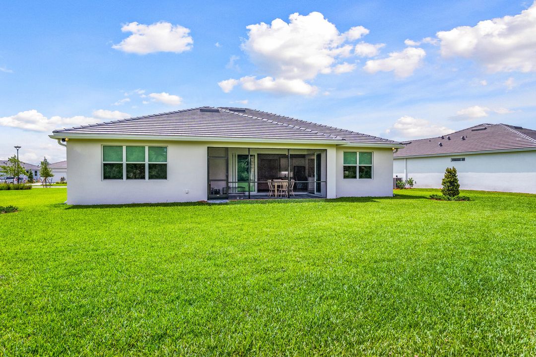 Под контрактом: $825,000 (3 спален, 3 ванн, 2483 Квадратных фут)