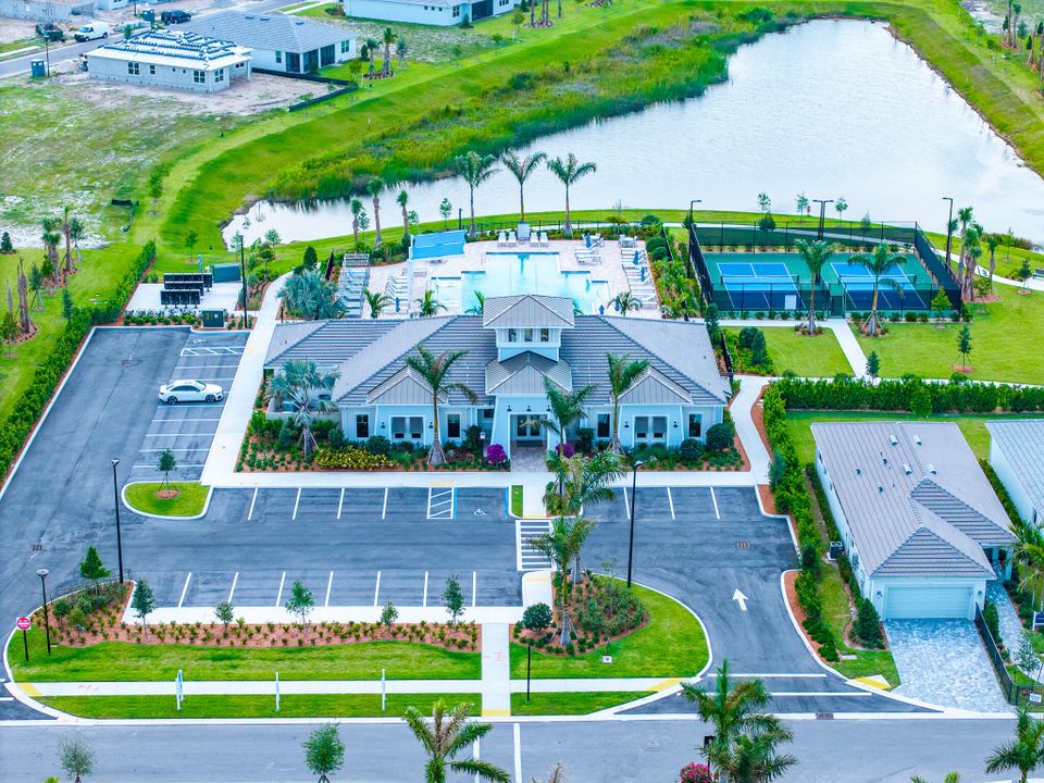 Под контрактом: $825,000 (3 спален, 3 ванн, 2483 Квадратных фут)