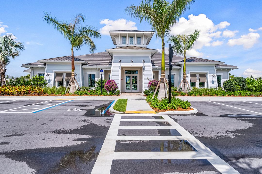 Под контрактом: $825,000 (3 спален, 3 ванн, 2483 Квадратных фут)