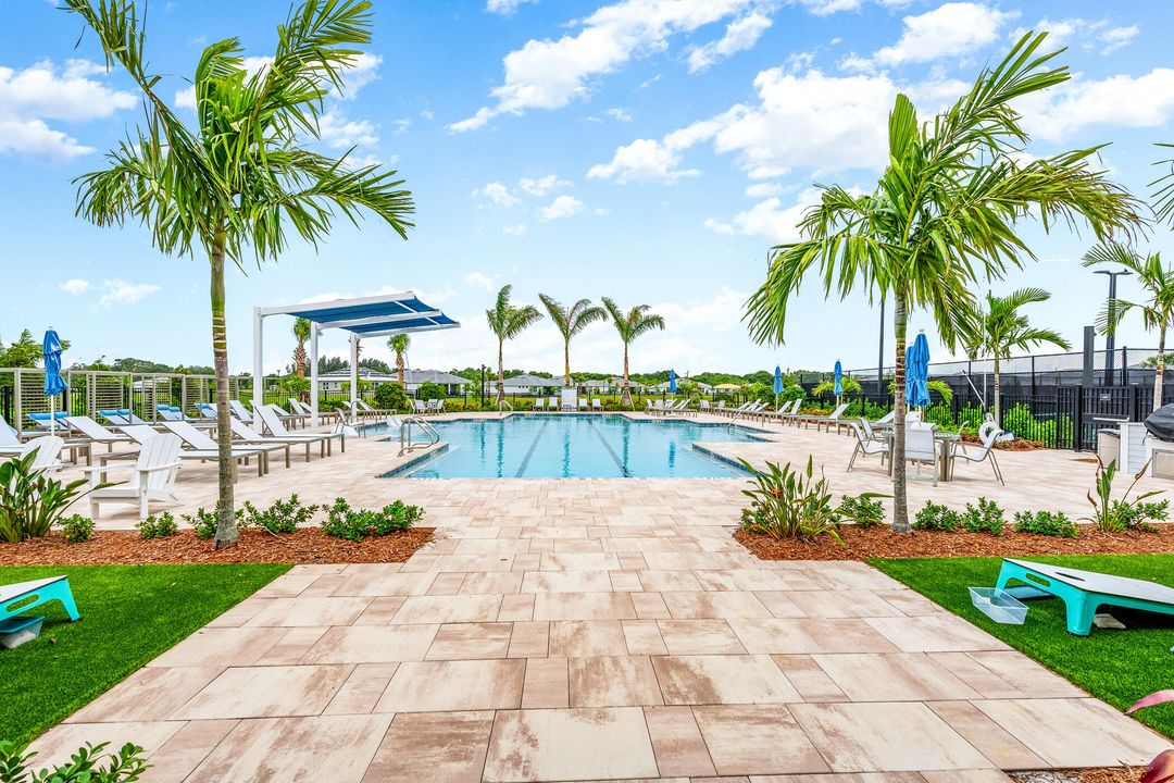 Под контрактом: $825,000 (3 спален, 3 ванн, 2483 Квадратных фут)