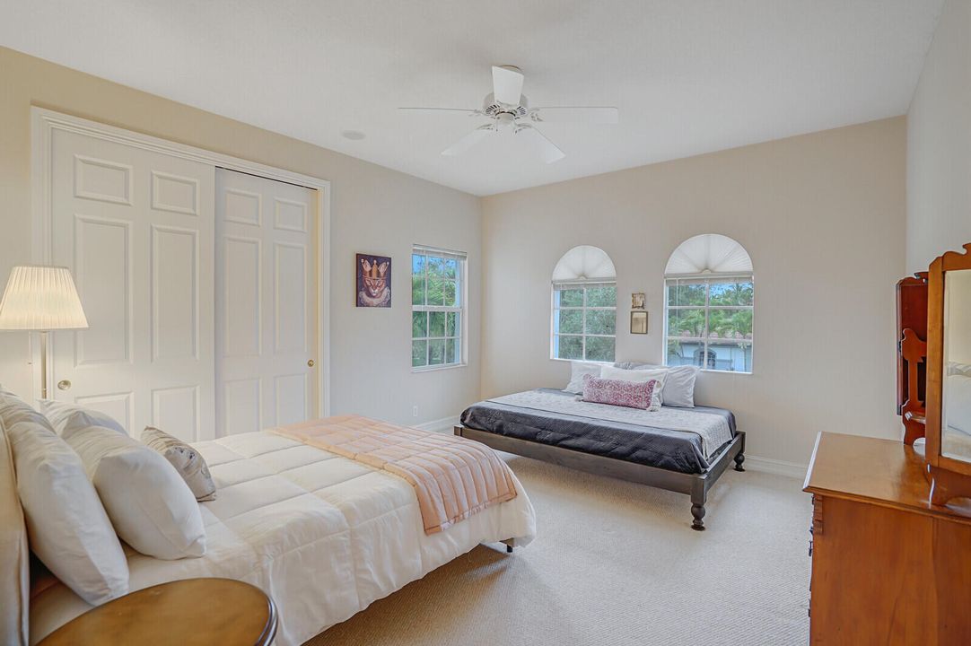 For Sale: $1,275,000 (4 beds, 4 baths, 3732 Square Feet)