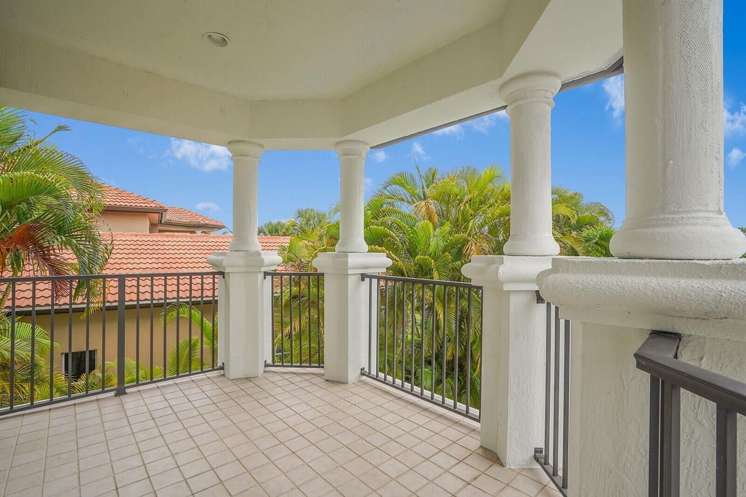 For Sale: $1,275,000 (4 beds, 4 baths, 3732 Square Feet)