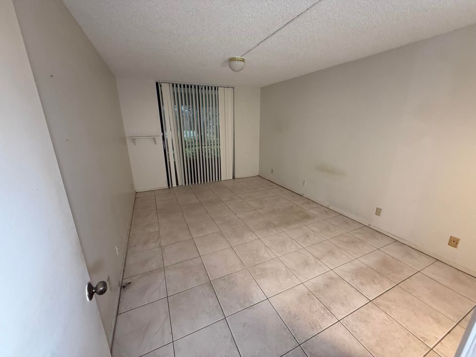 Recently Sold: $95,000 (1 beds, 1 baths, 808 Square Feet)