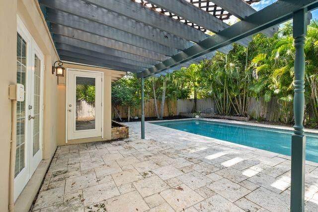 Active With Contract: $2,600,000 (3 beds, 2 baths, 1723 Square Feet)