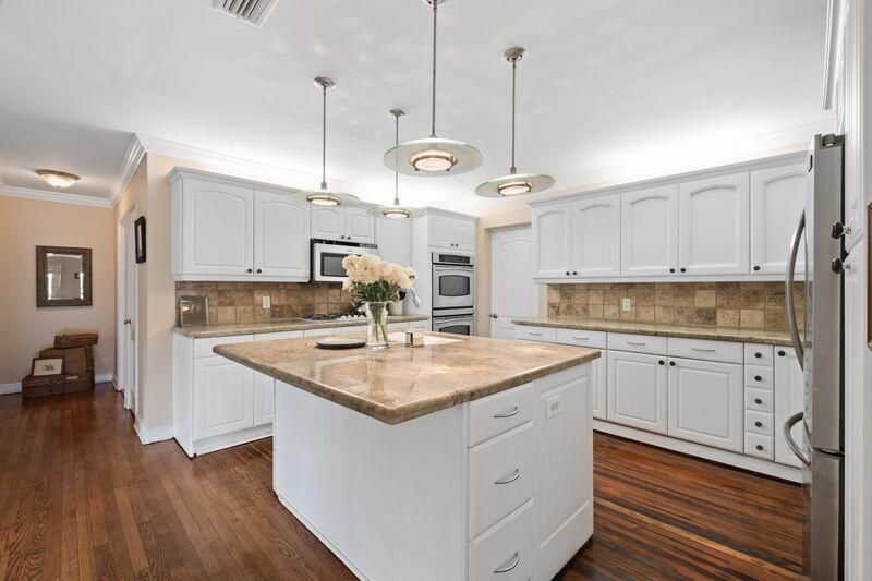 Active With Contract: $2,600,000 (3 beds, 2 baths, 1723 Square Feet)