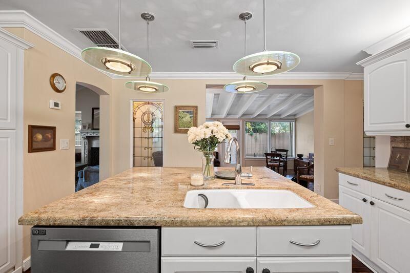 Active With Contract: $2,600,000 (3 beds, 2 baths, 1723 Square Feet)