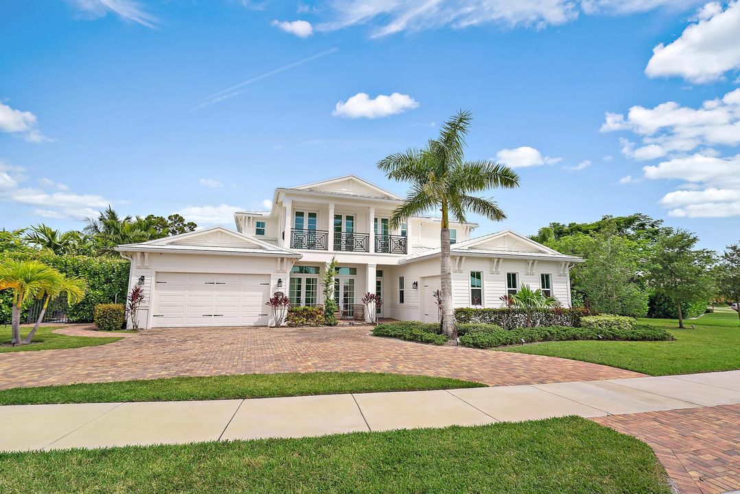 合同活跃: $3,999,990 (5 贝兹, 4 浴室, 4183 平方英尺)