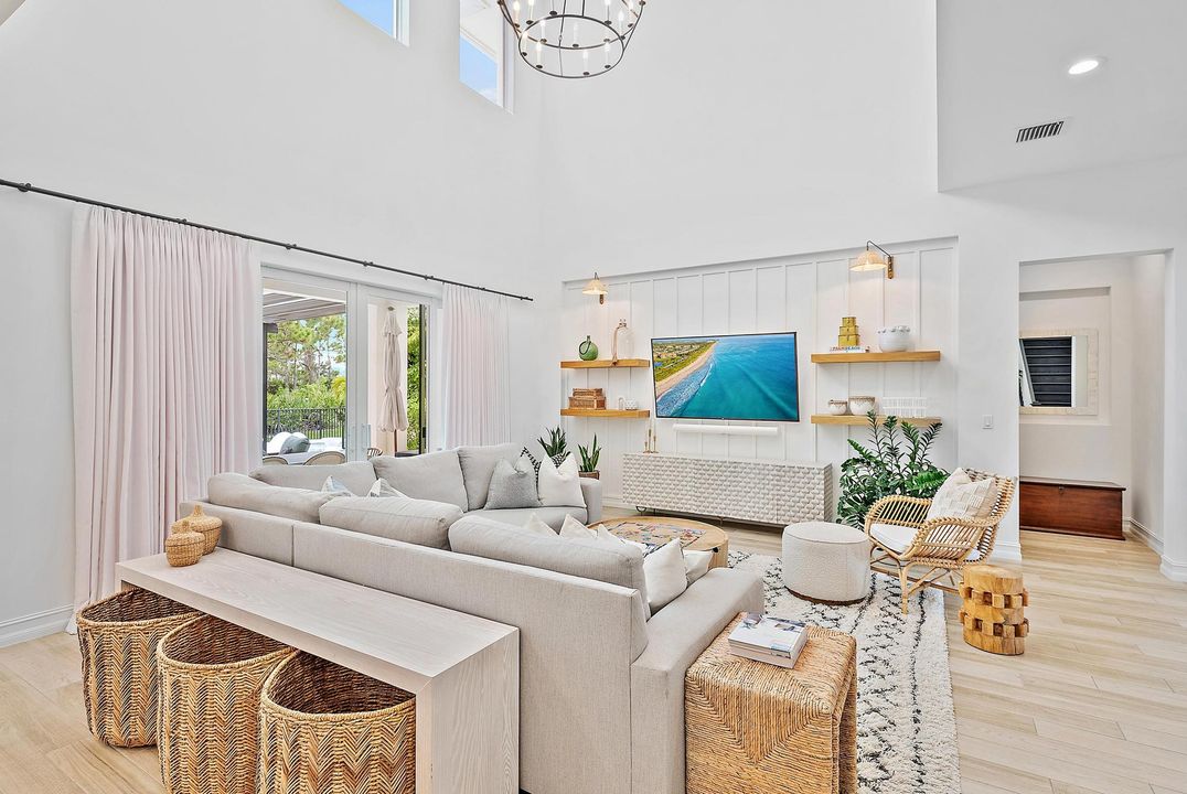 合同活跃: $3,999,990 (5 贝兹, 4 浴室, 4183 平方英尺)