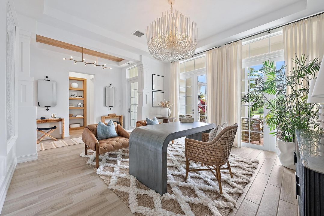 合同活跃: $3,999,990 (5 贝兹, 4 浴室, 4183 平方英尺)