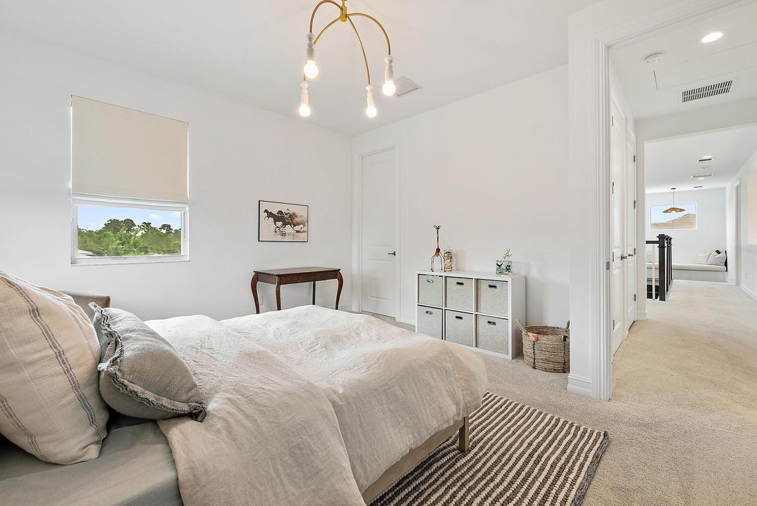 合同活跃: $3,999,990 (5 贝兹, 4 浴室, 4183 平方英尺)