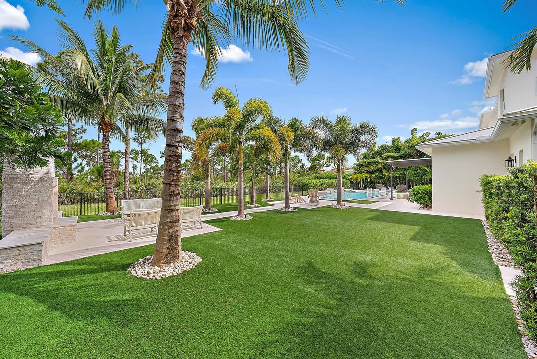 合同活跃: $3,999,990 (5 贝兹, 4 浴室, 4183 平方英尺)