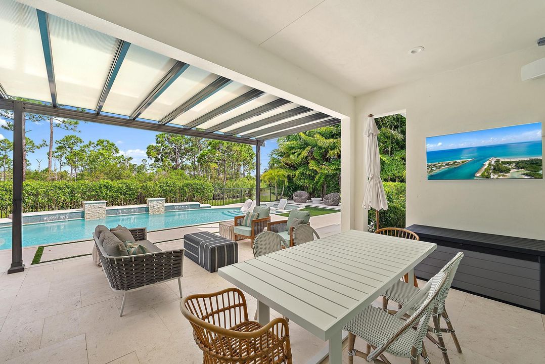 合同活跃: $3,999,990 (5 贝兹, 4 浴室, 4183 平方英尺)