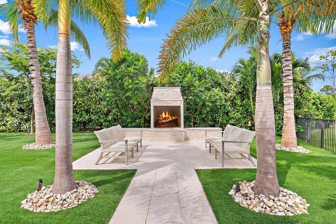 合同活跃: $3,999,990 (5 贝兹, 4 浴室, 4183 平方英尺)