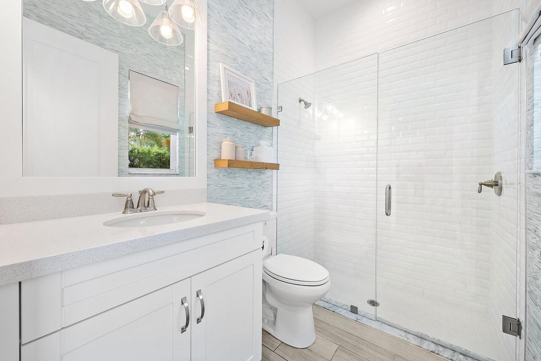 合同活跃: $3,999,990 (5 贝兹, 4 浴室, 4183 平方英尺)