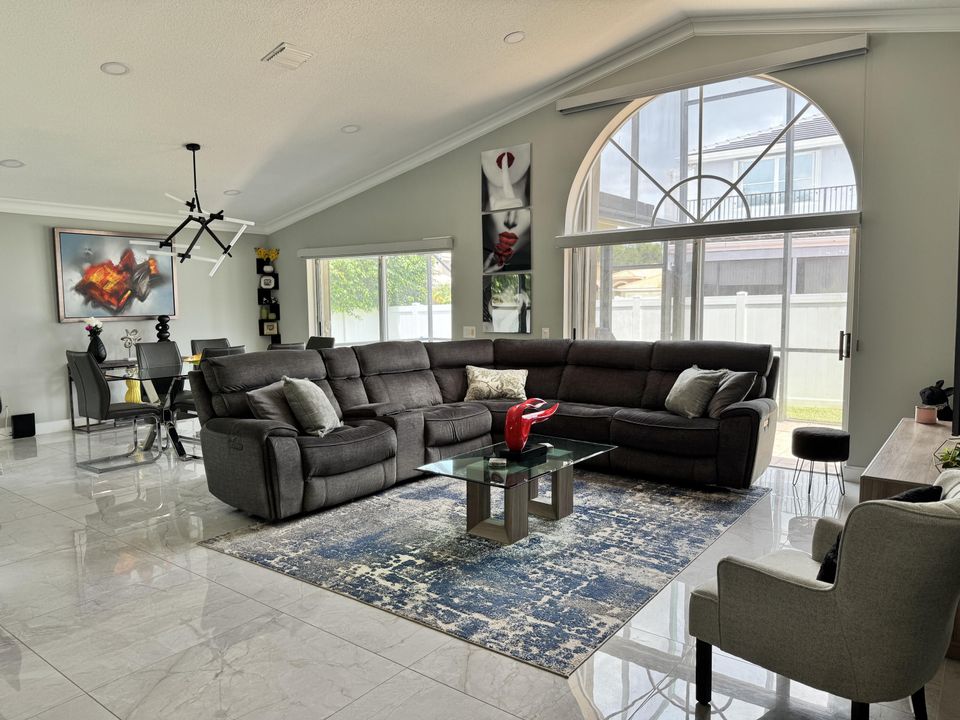 出租: $4,550 (3 贝兹, 2 浴室, 1795 平方英尺)