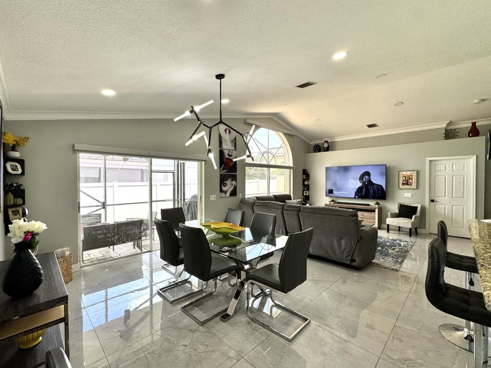 出租: $4,550 (3 贝兹, 2 浴室, 1795 平方英尺)