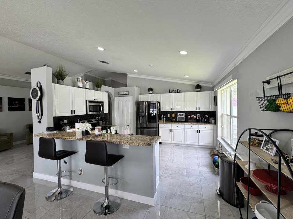 出租: $4,550 (3 贝兹, 2 浴室, 1795 平方英尺)