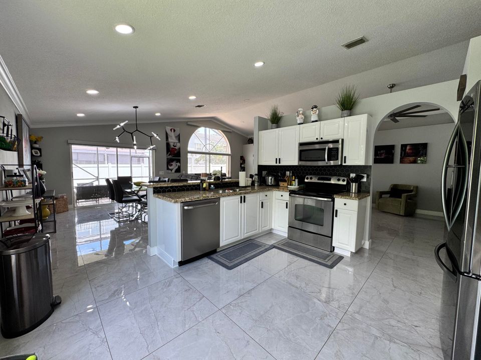 出租: $4,550 (3 贝兹, 2 浴室, 1795 平方英尺)