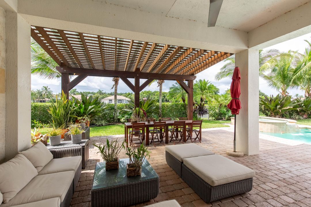 На продажу: $2,095,000 (5 спален, 5 ванн, 4879 Квадратных фут)