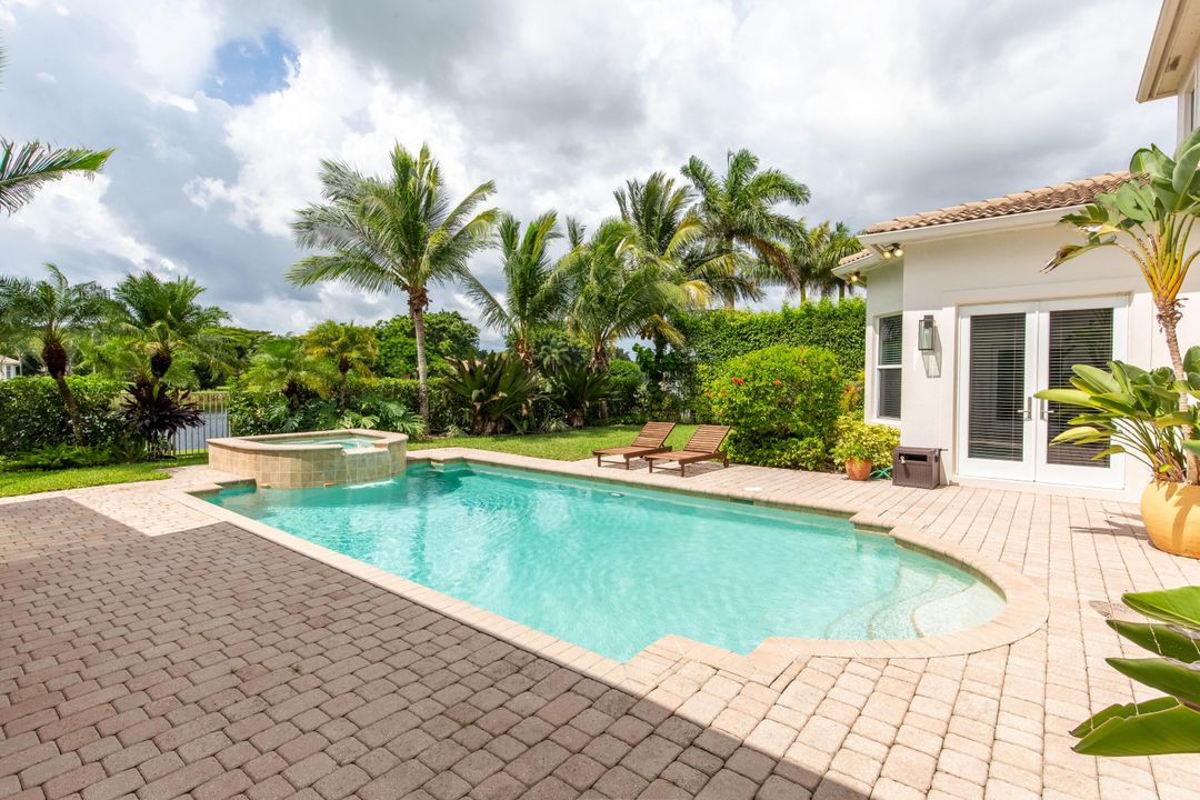 На продажу: $2,095,000 (5 спален, 5 ванн, 4879 Квадратных фут)