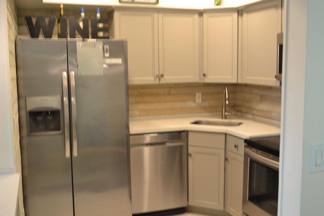 For Sale: $179,000 (2 beds, 2 baths, 875 Square Feet)