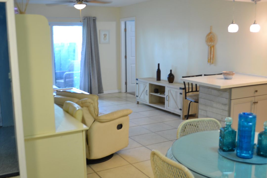 For Sale: $179,000 (2 beds, 2 baths, 875 Square Feet)
