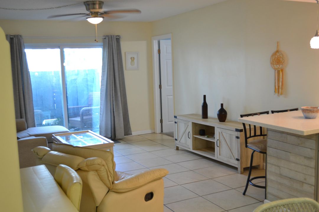 For Sale: $179,000 (2 beds, 2 baths, 875 Square Feet)