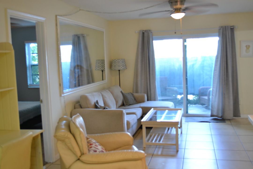 For Sale: $179,000 (2 beds, 2 baths, 875 Square Feet)