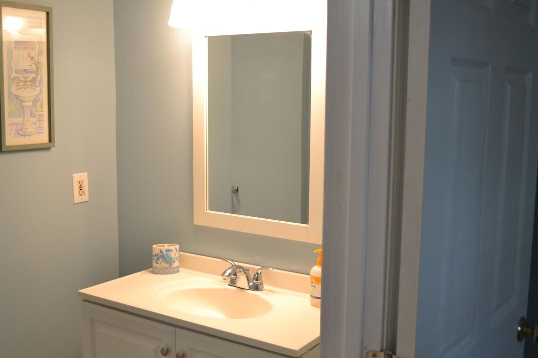 For Sale: $179,000 (2 beds, 2 baths, 875 Square Feet)