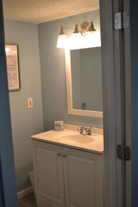 For Sale: $179,000 (2 beds, 2 baths, 875 Square Feet)