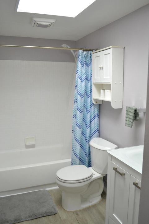 For Sale: $179,000 (2 beds, 2 baths, 875 Square Feet)