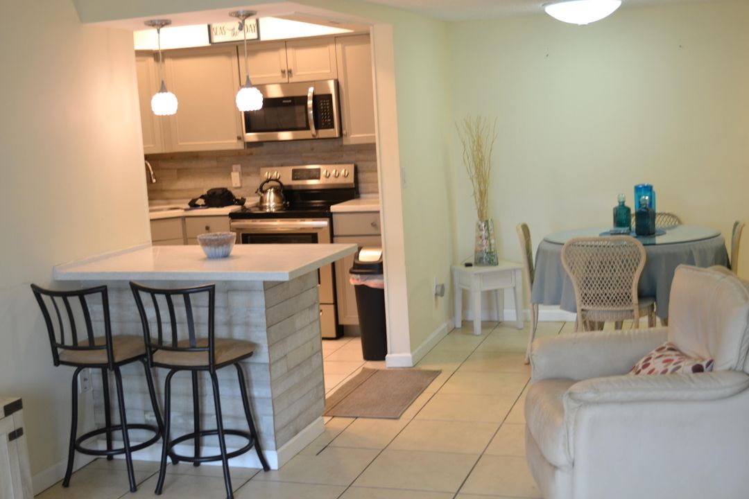 For Sale: $179,000 (2 beds, 2 baths, 875 Square Feet)