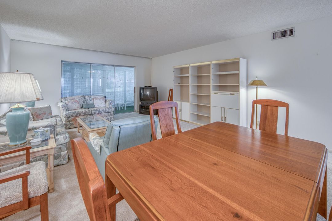 合同活跃: $148,000 (2 贝兹, 2 浴室, 1088 平方英尺)