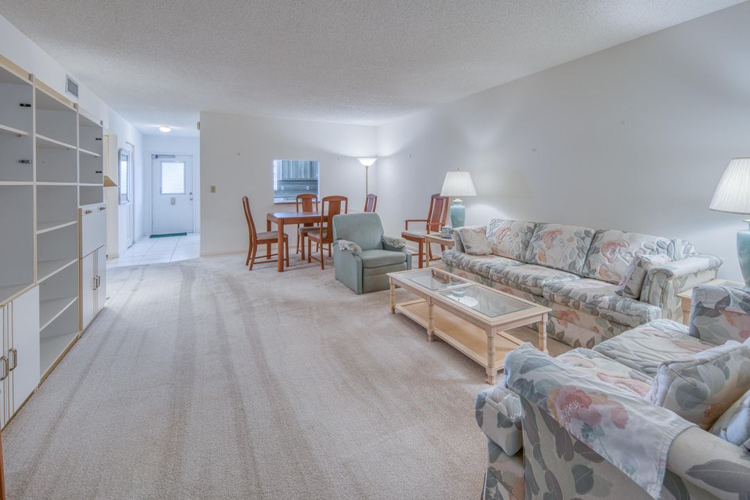 合同活跃: $148,000 (2 贝兹, 2 浴室, 1088 平方英尺)