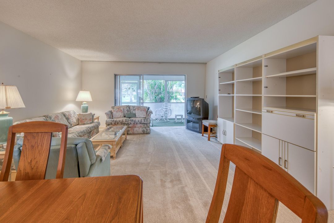 合同活跃: $148,000 (2 贝兹, 2 浴室, 1088 平方英尺)