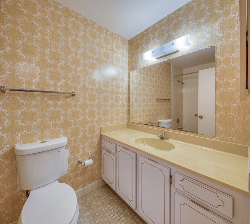 合同活跃: $148,000 (2 贝兹, 2 浴室, 1088 平方英尺)