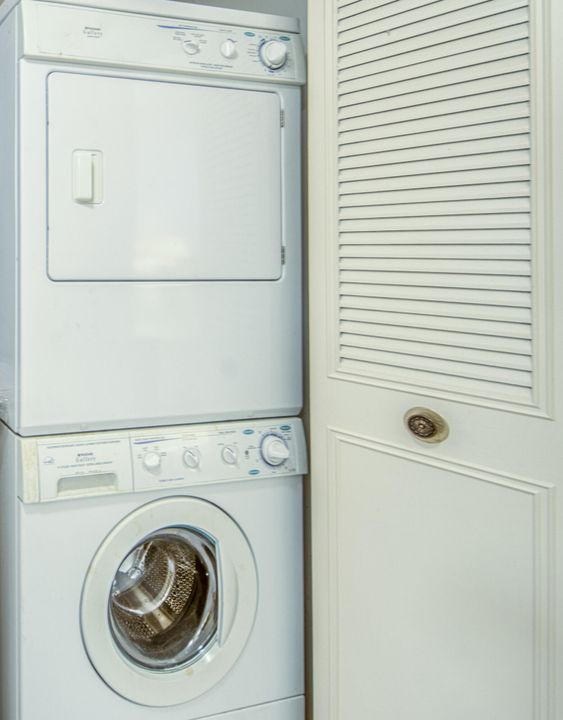 合同活跃: $148,000 (2 贝兹, 2 浴室, 1088 平方英尺)