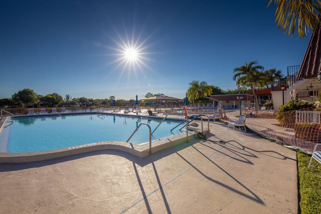 合同活跃: $148,000 (2 贝兹, 2 浴室, 1088 平方英尺)