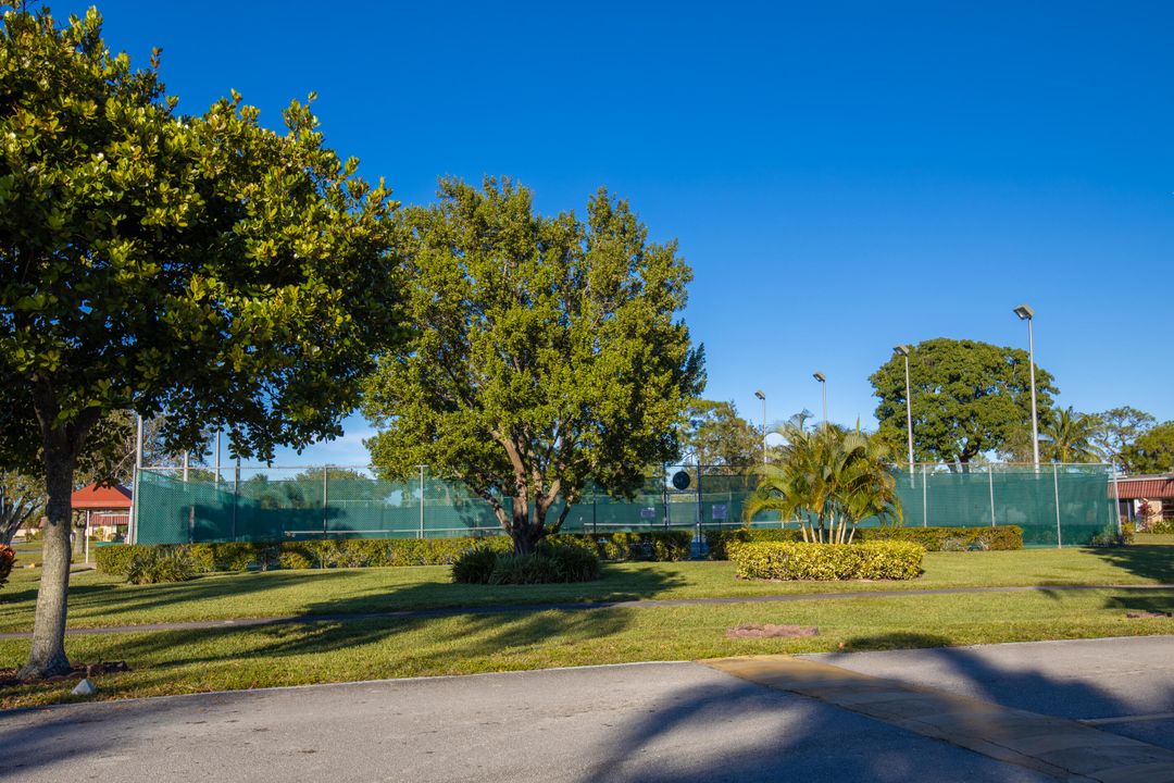 合同活跃: $148,000 (2 贝兹, 2 浴室, 1088 平方英尺)