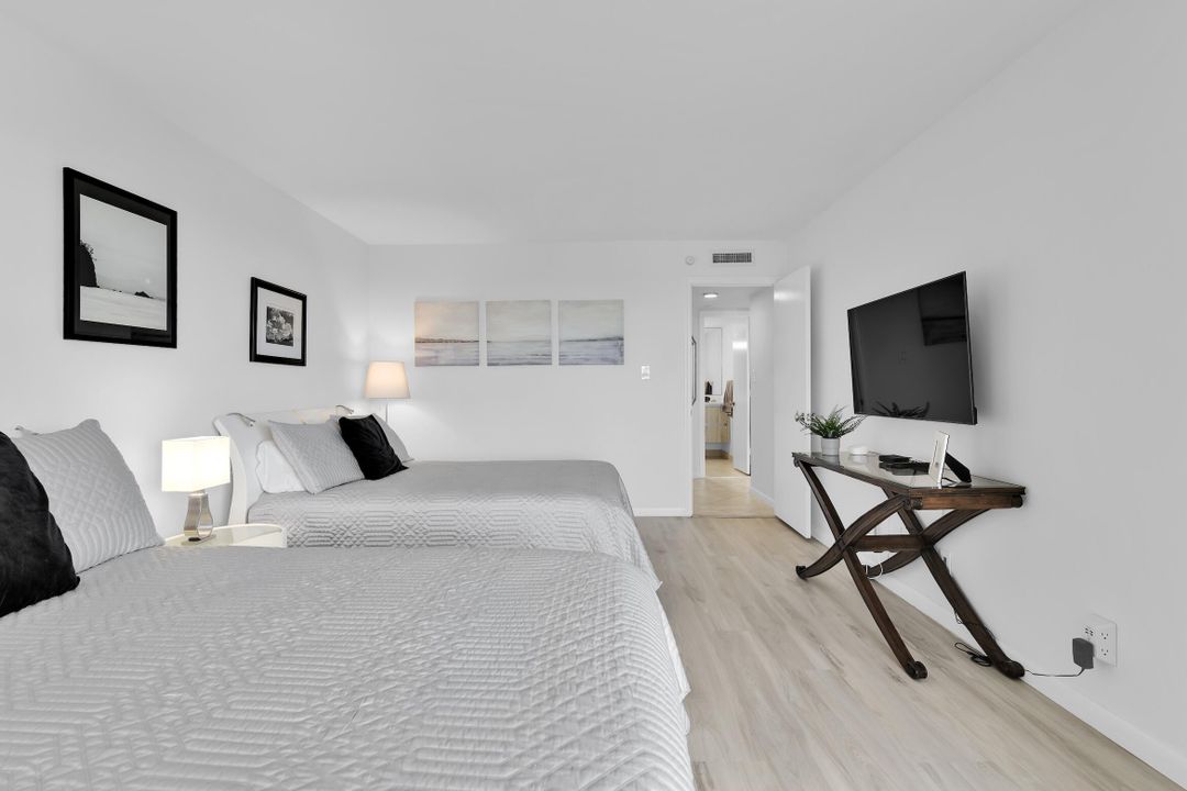 合同活跃: $10,000 (2 贝兹, 2 浴室, 1446 平方英尺)