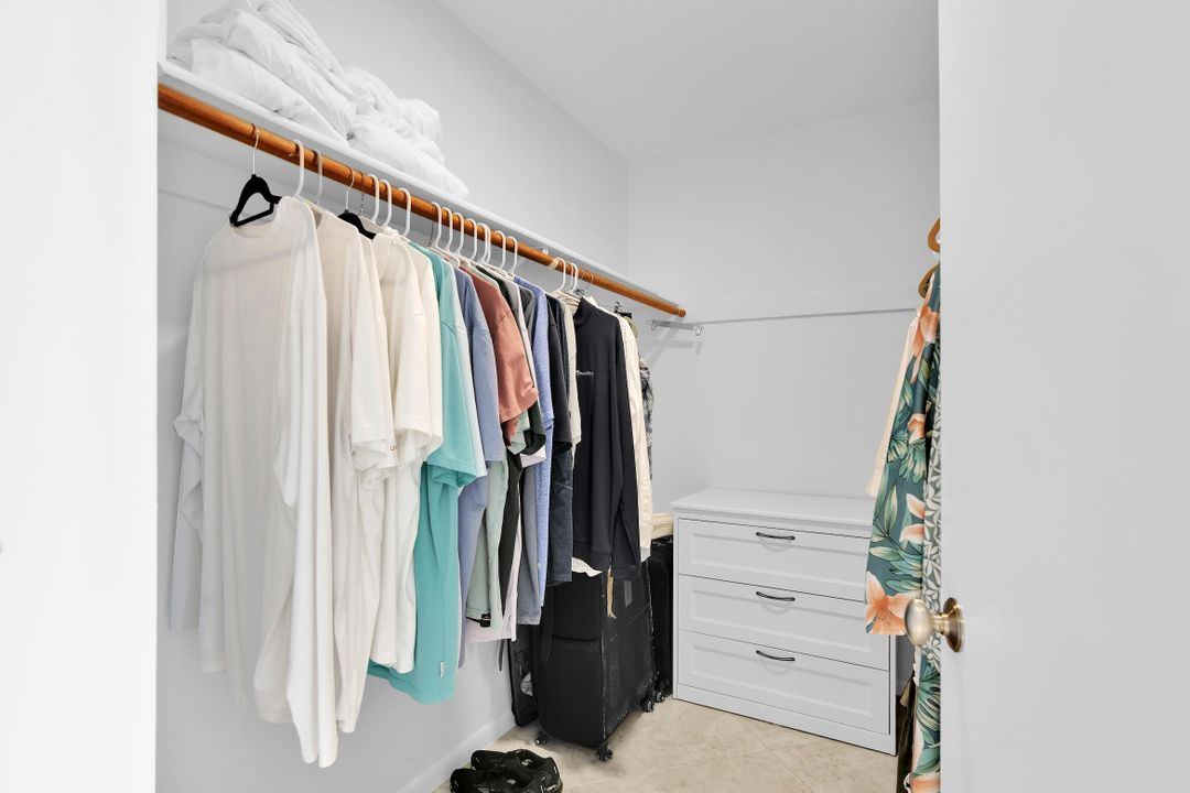 合同活跃: $10,000 (2 贝兹, 2 浴室, 1446 平方英尺)