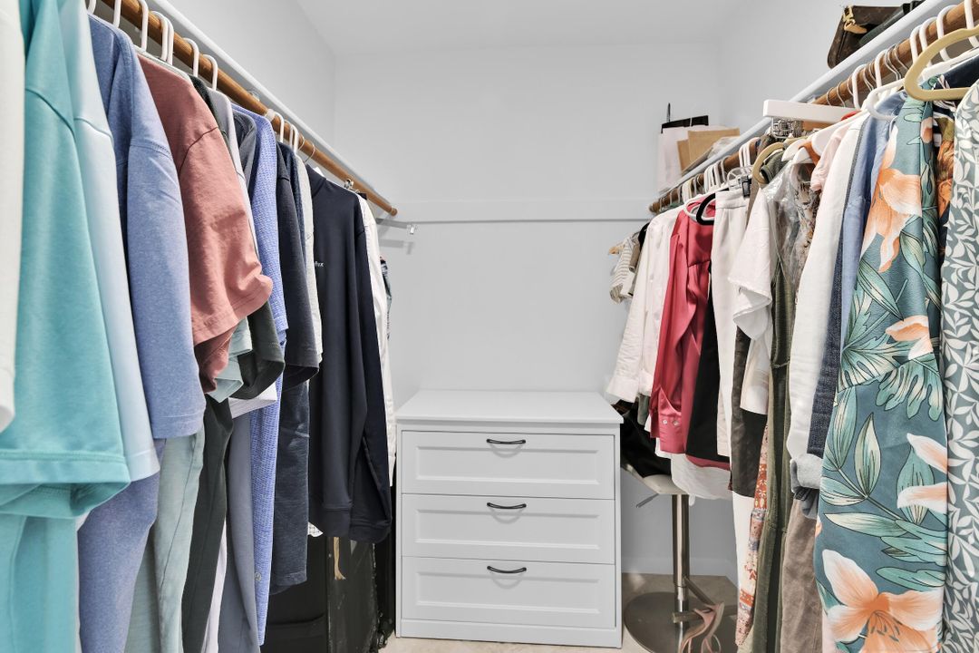 合同活跃: $10,000 (2 贝兹, 2 浴室, 1446 平方英尺)