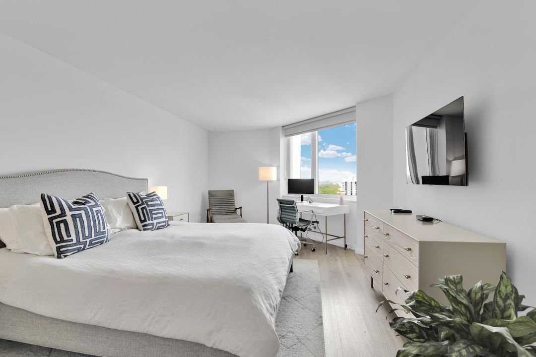 合同活跃: $10,000 (2 贝兹, 2 浴室, 1446 平方英尺)