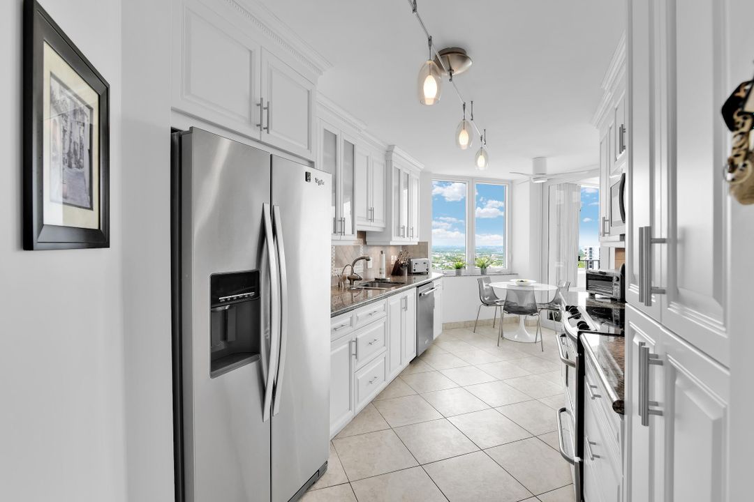 合同活跃: $10,000 (2 贝兹, 2 浴室, 1446 平方英尺)