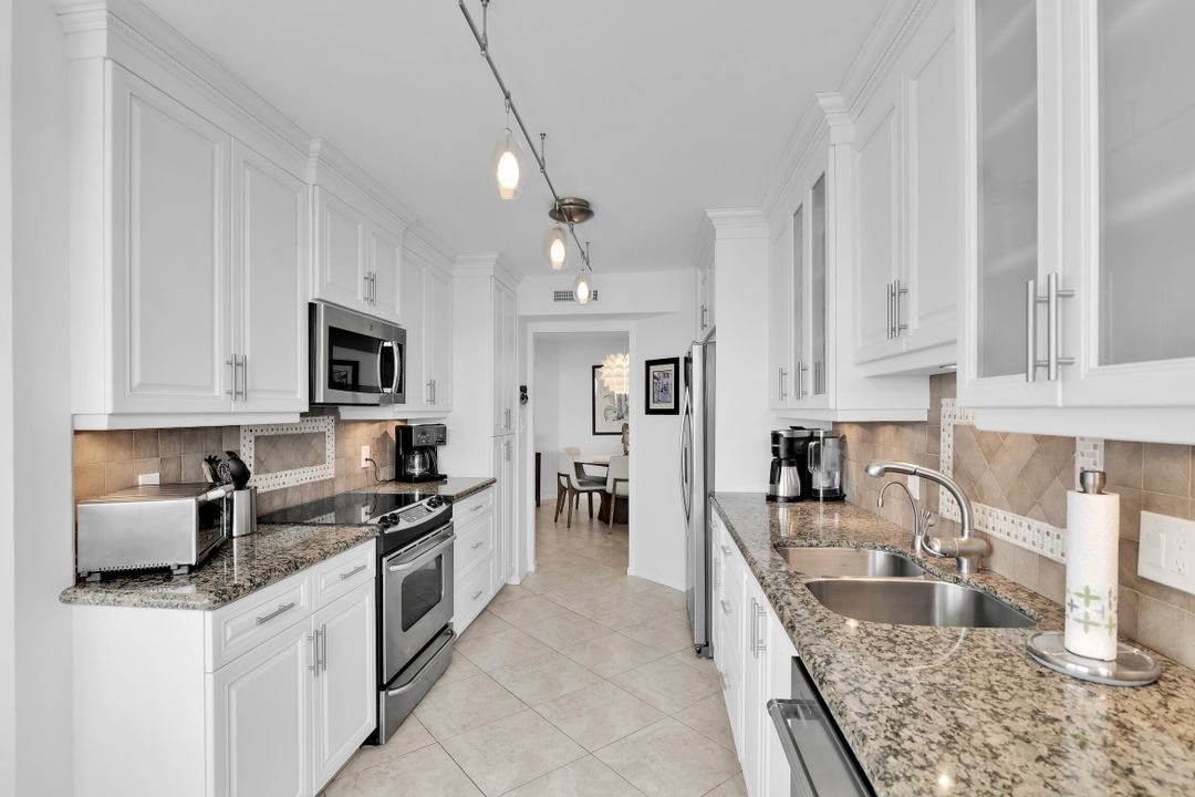 合同活跃: $10,000 (2 贝兹, 2 浴室, 1446 平方英尺)