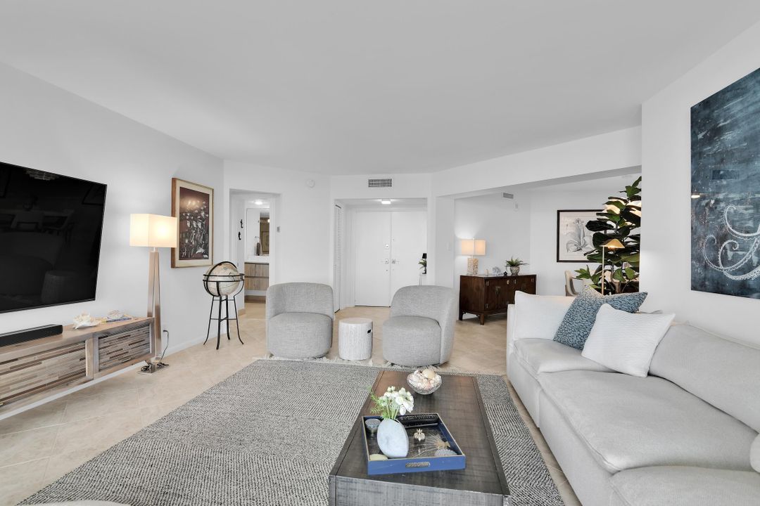 合同活跃: $10,000 (2 贝兹, 2 浴室, 1446 平方英尺)