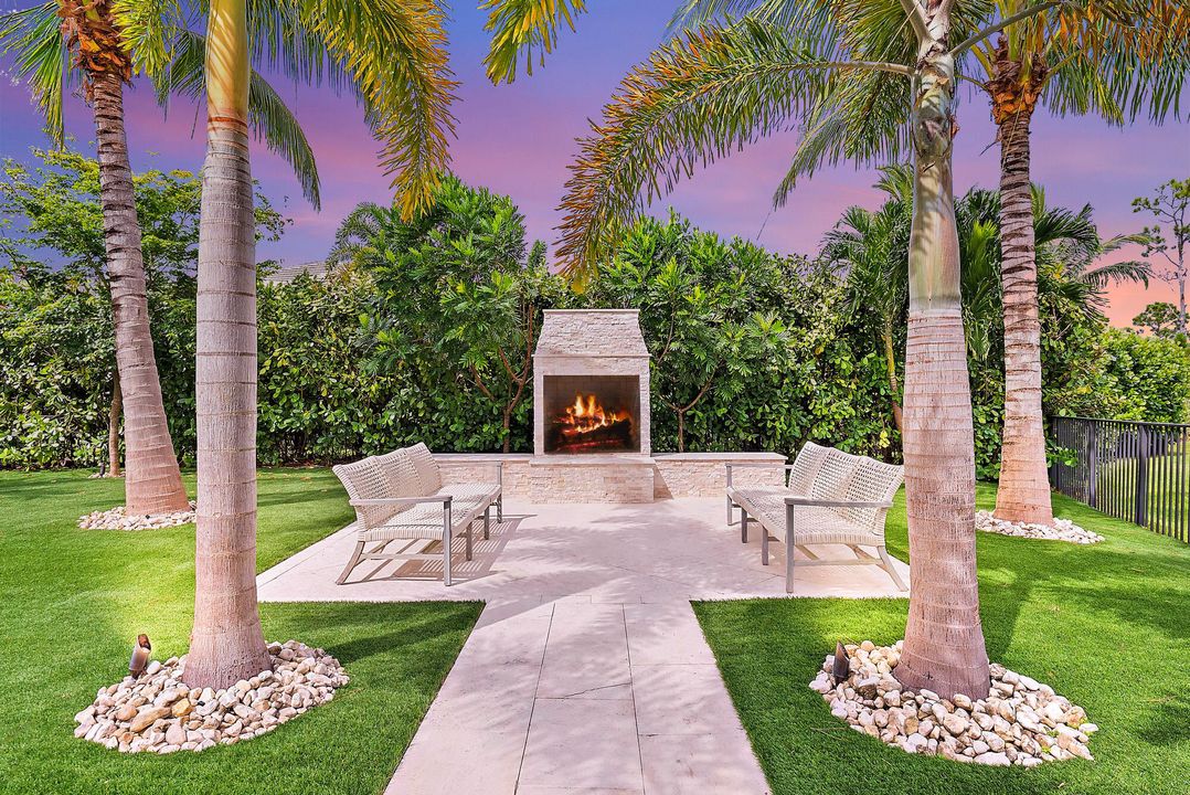 合同活跃: $3,999,990 (5 贝兹, 4 浴室, 4183 平方英尺)