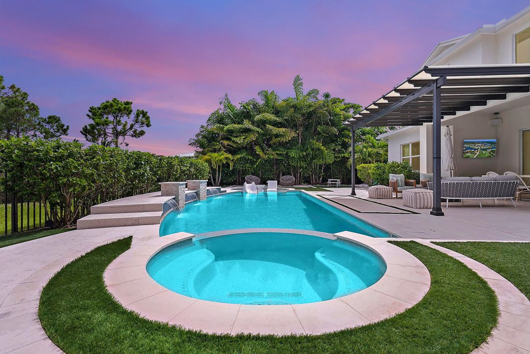 合同活跃: $3,999,990 (5 贝兹, 4 浴室, 4183 平方英尺)