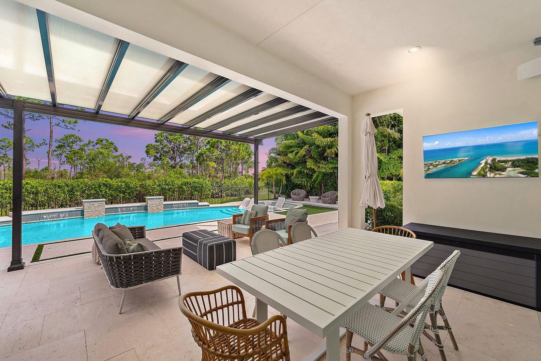 合同活跃: $3,999,990 (5 贝兹, 4 浴室, 4183 平方英尺)